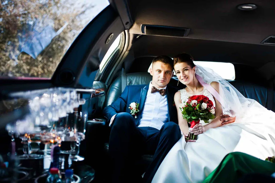 Wedding Limo Etiquette: Everything the Bridal Party Needs to Know